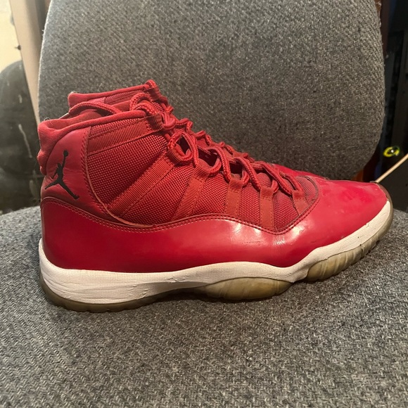 Air Jordan 11 Gym Red - Picture 3 of 5